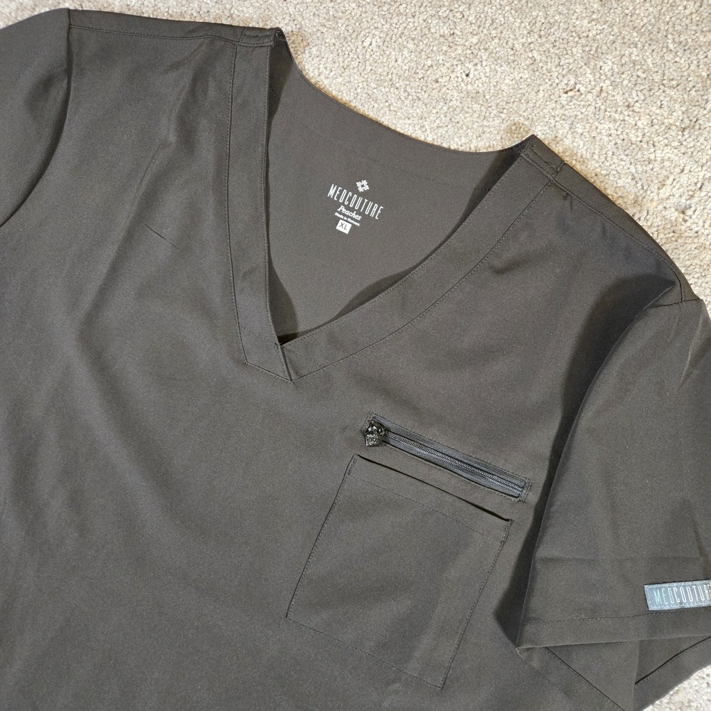 Med Couture Peaches Size XL Black Scrub Top Shirt Zipper Front Pocket
